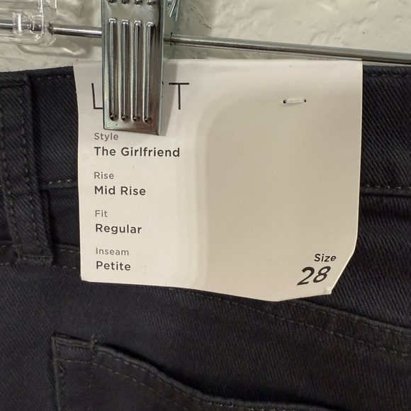 NWT LOFT The Girlfriend Mid Rise Jeans Charcoal Gray 28 Petite - Picture 3 of 3